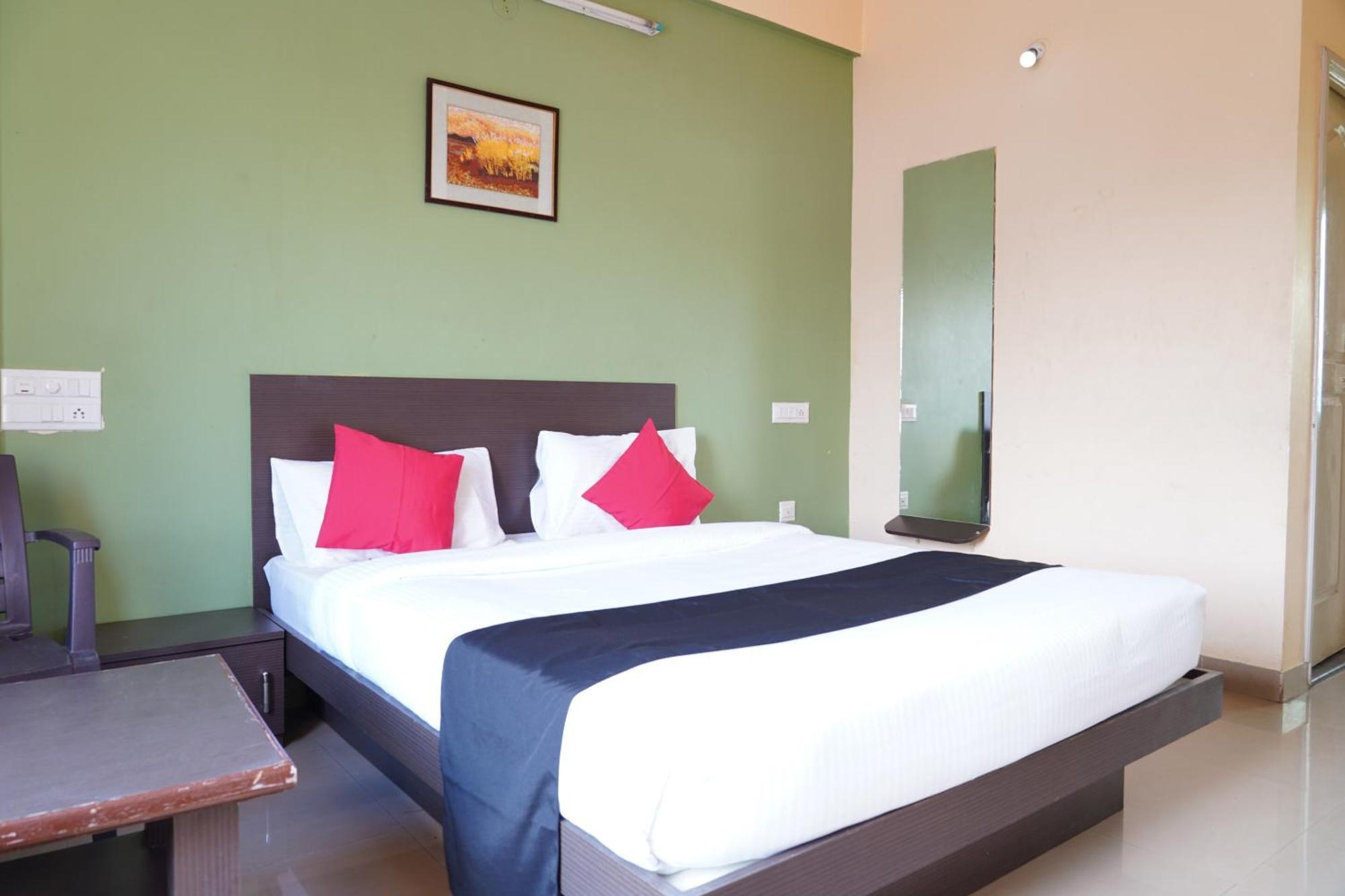 Oyo Chinthu Comforts Tumkur Exterior photo